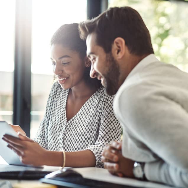 2 people looking at tablet
